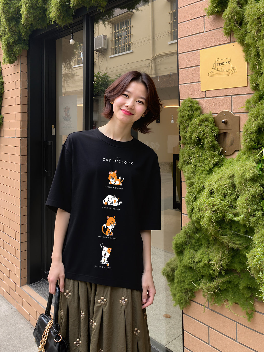 Cat O'clock Printed Pure Cotton Oversized Black T-shirt